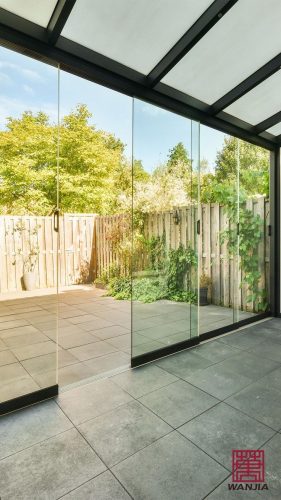 Frameless balcony glass doors
