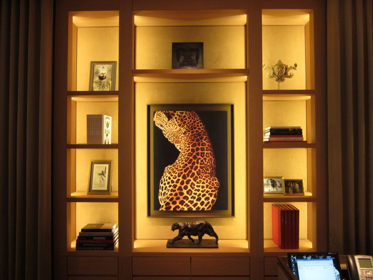 illuminated entry shelves