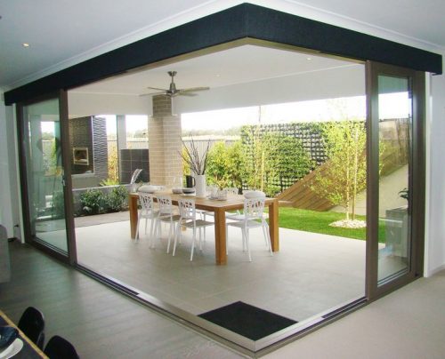 Frameless balcony glass doors